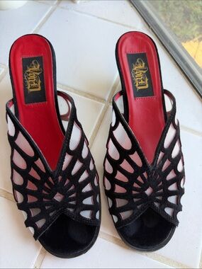 ✨RARE WITH BOX✨ Adele Black spider web Mesh Cutout Slide Mules with Red Insole